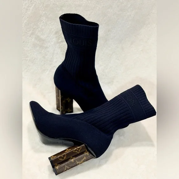 Louis Vuitton Silhouette Monogram Heel Sock Boots
Size 40 - Picture 8 of 13